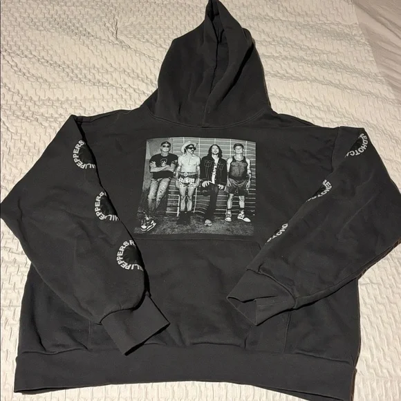 Red Hot Chili Peppers tour hoodie - Picture 2 of 10